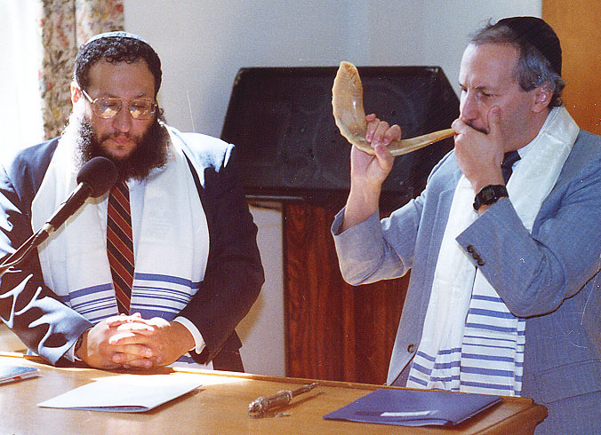 bp01shofar.JPG (125967 bytes)